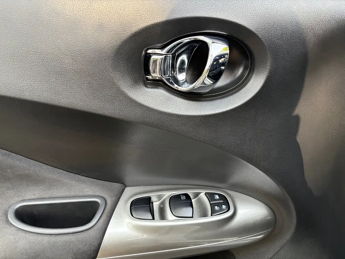 Infiniti Infiniti ESQ 2014 1.6L Free Edition
