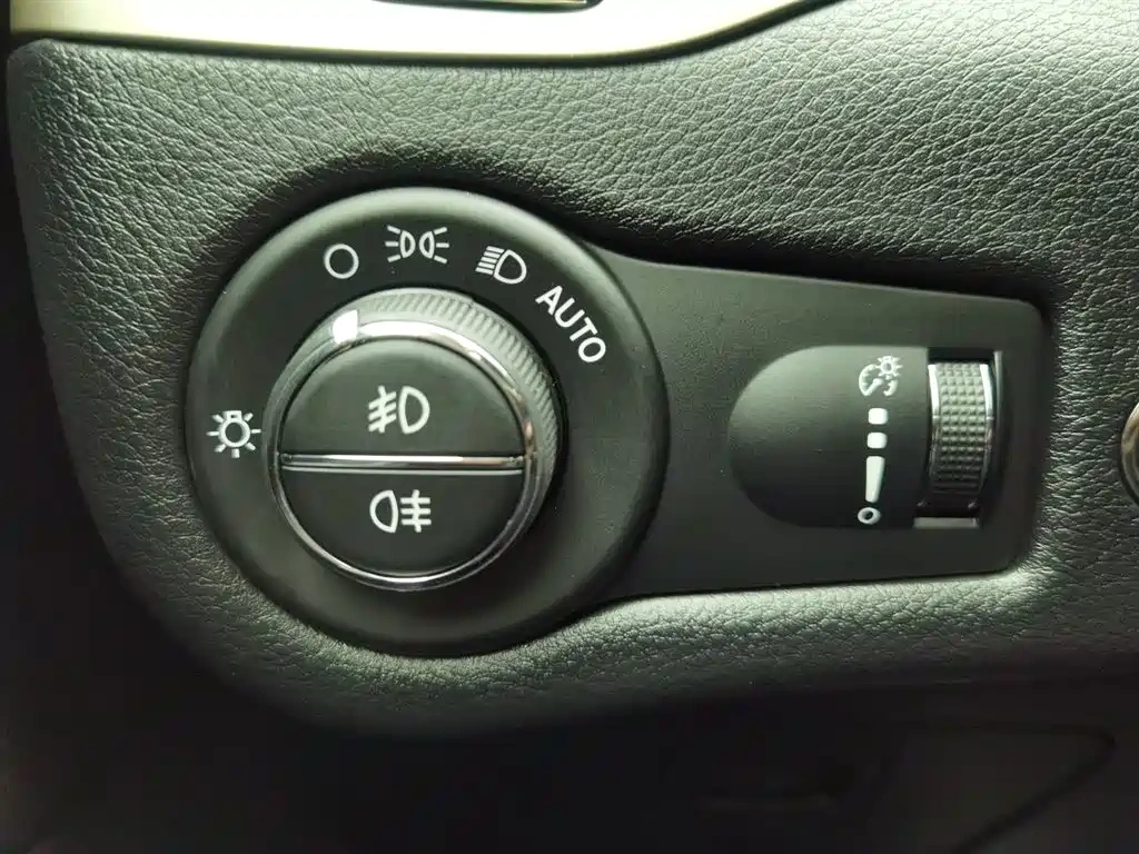 Jeep Cherokee 2017 2.4L Superior Edition
