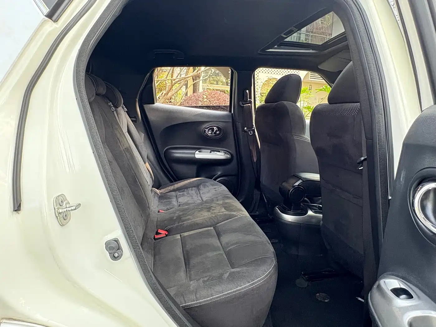Infiniti Infiniti ESQ 2014 1.6L Free Edition