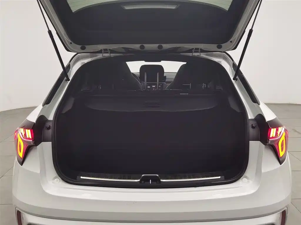 Lynk & Co Lynk & Co 02 Hatchback 2022 2.0TD Pro