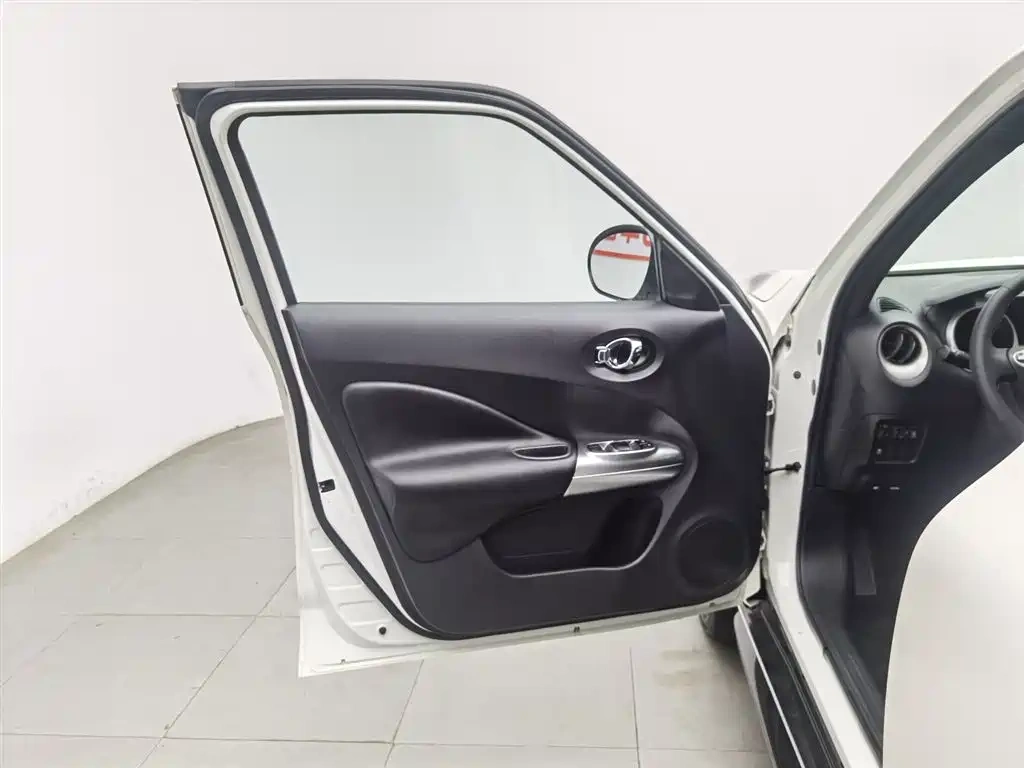 Infiniti Infiniti ESQ 2014 1.6L Free Edition