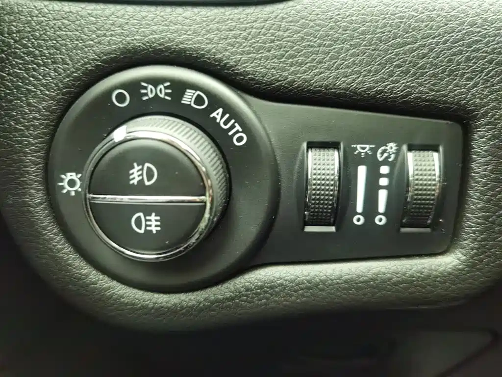 Jeep Cherokee 2020 2.0T 2WD Leading Edition