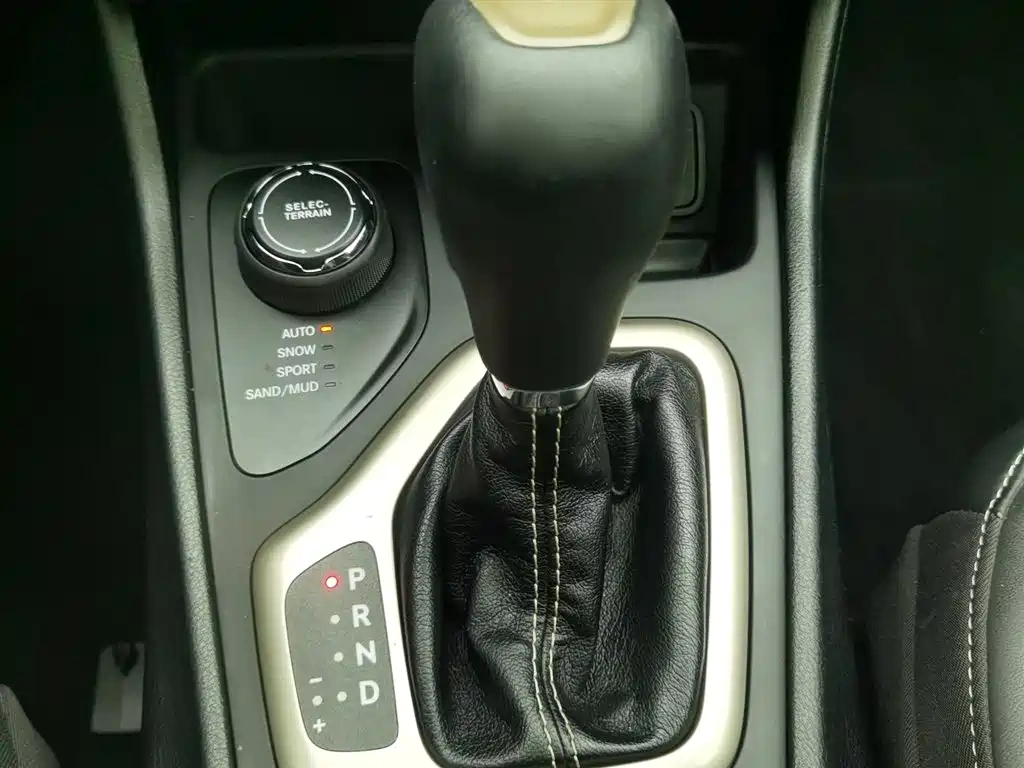 Jeep Cherokee 2017 2.4L Superior Edition