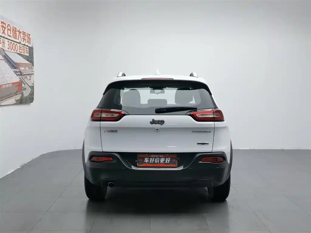 Jeep Cherokee 2016 2.0L Superior Edition
