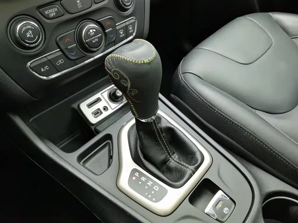 Jeep Cherokee 2016 2.0L Superior Edition