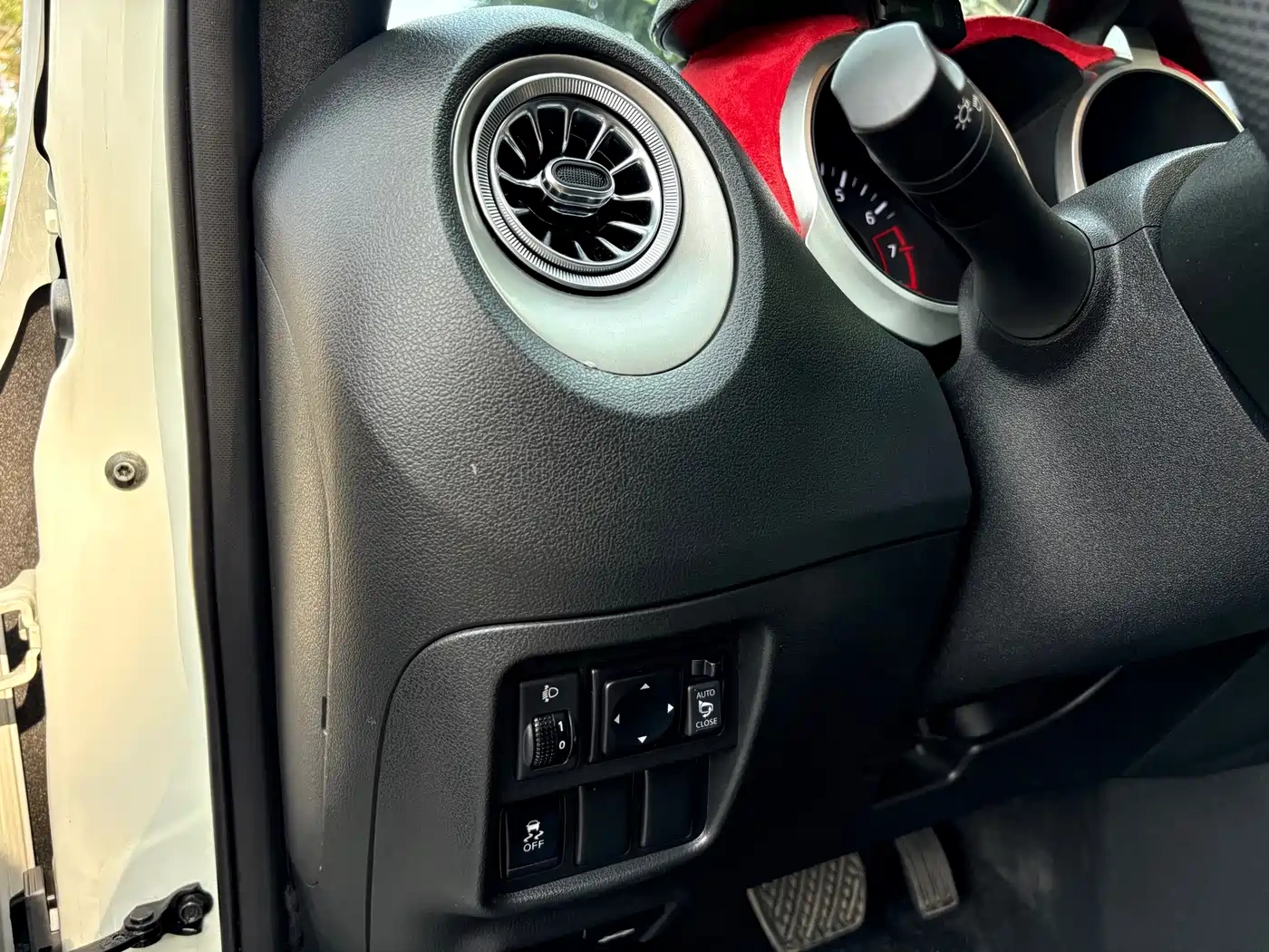 Infiniti Infiniti ESQ 2014 1.6L Free Edition