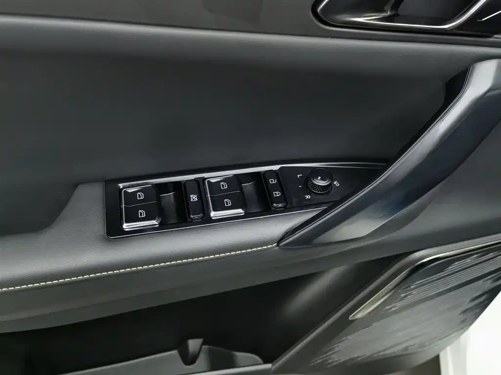 Lynk & Co Lynk & Co 06 2023 Remix 1.5T Power Halo
