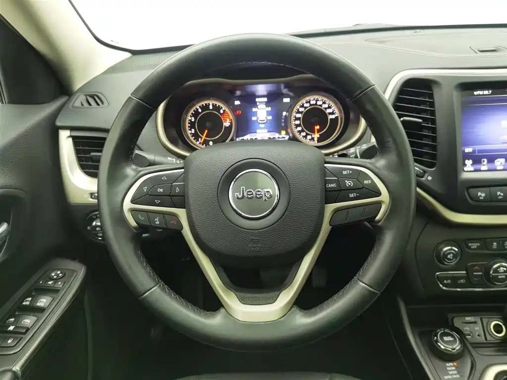 Jeep Cherokee 2017 2.4L Superior Edition