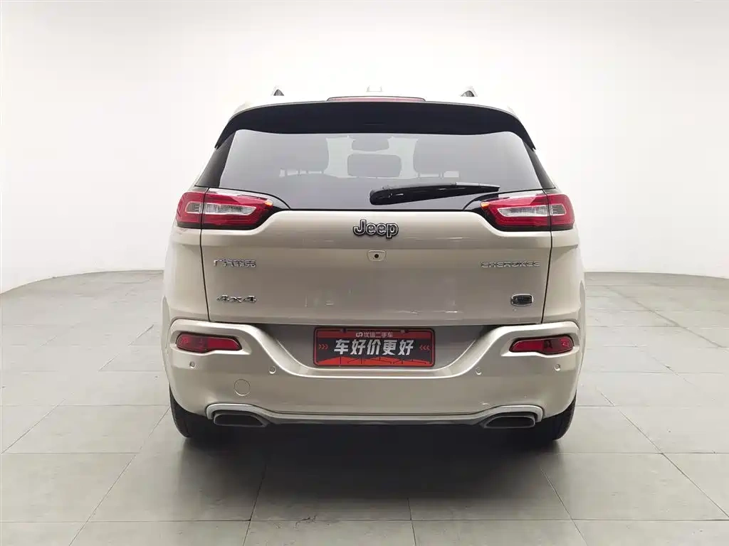 Jeep Cherokee 2017 2.4L Superior Edition