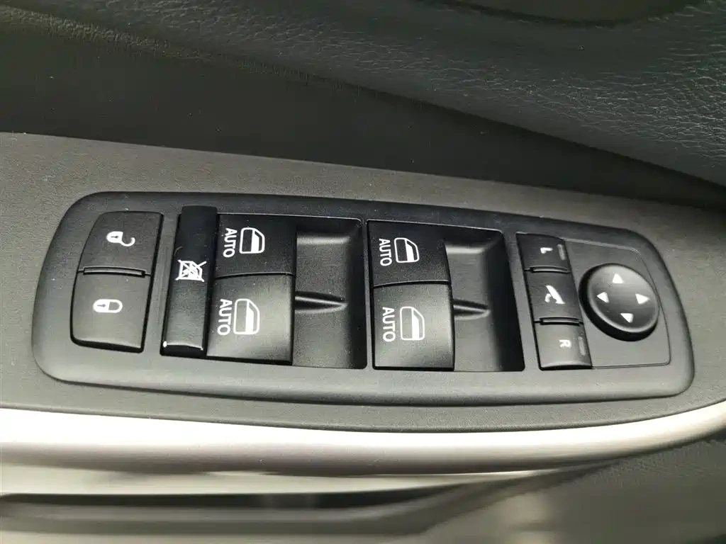 Jeep Cherokee 2020 2.0T 2WD Leading Edition