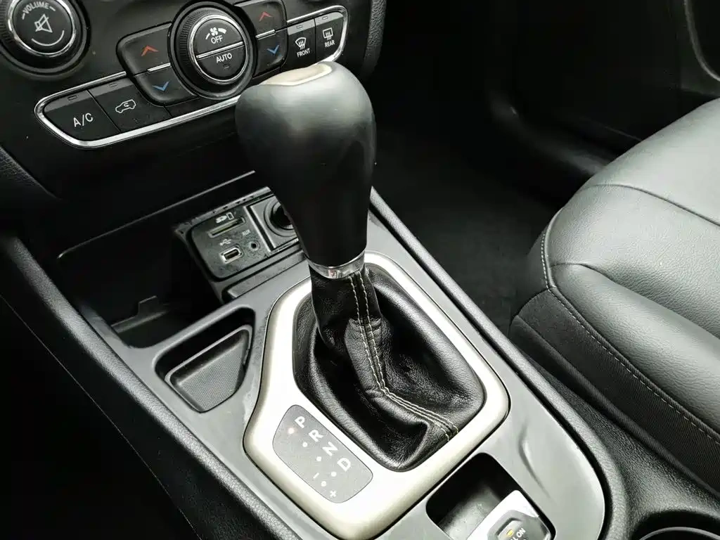 Jeep Cherokee 2017 2.0L Superior Edition