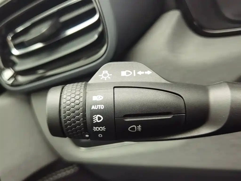 Lynk & Co Lynk & Co 02 Hatchback 2022 2.0TD Pro