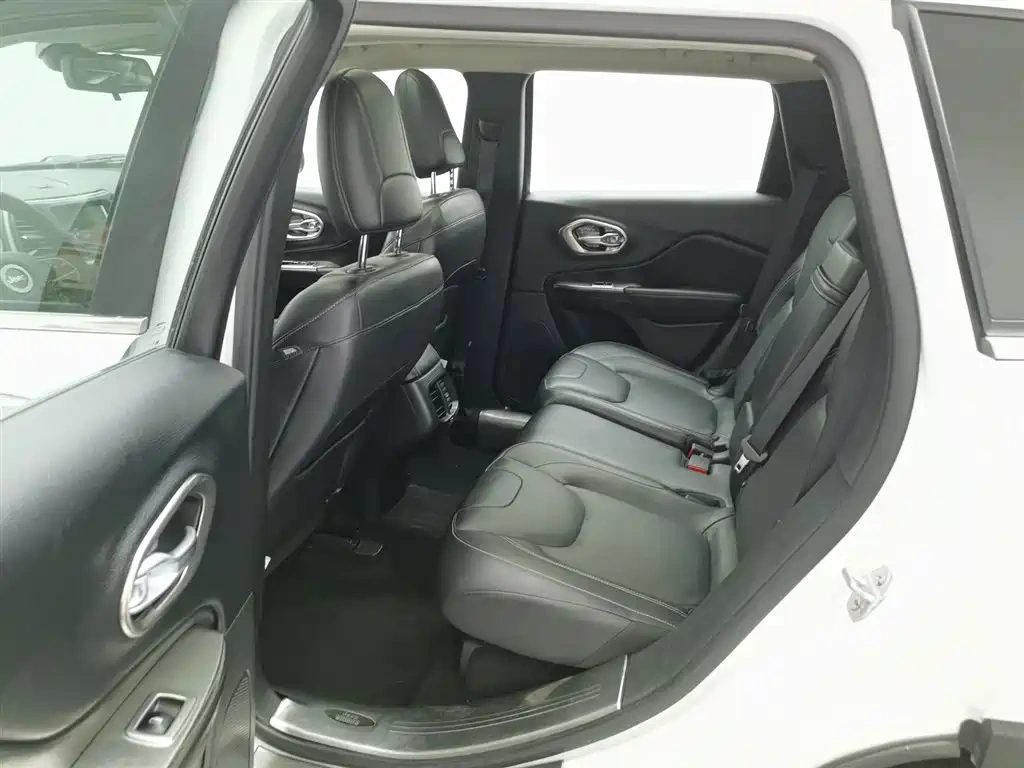 Jeep Cherokee 2016 2.0L Superior Edition