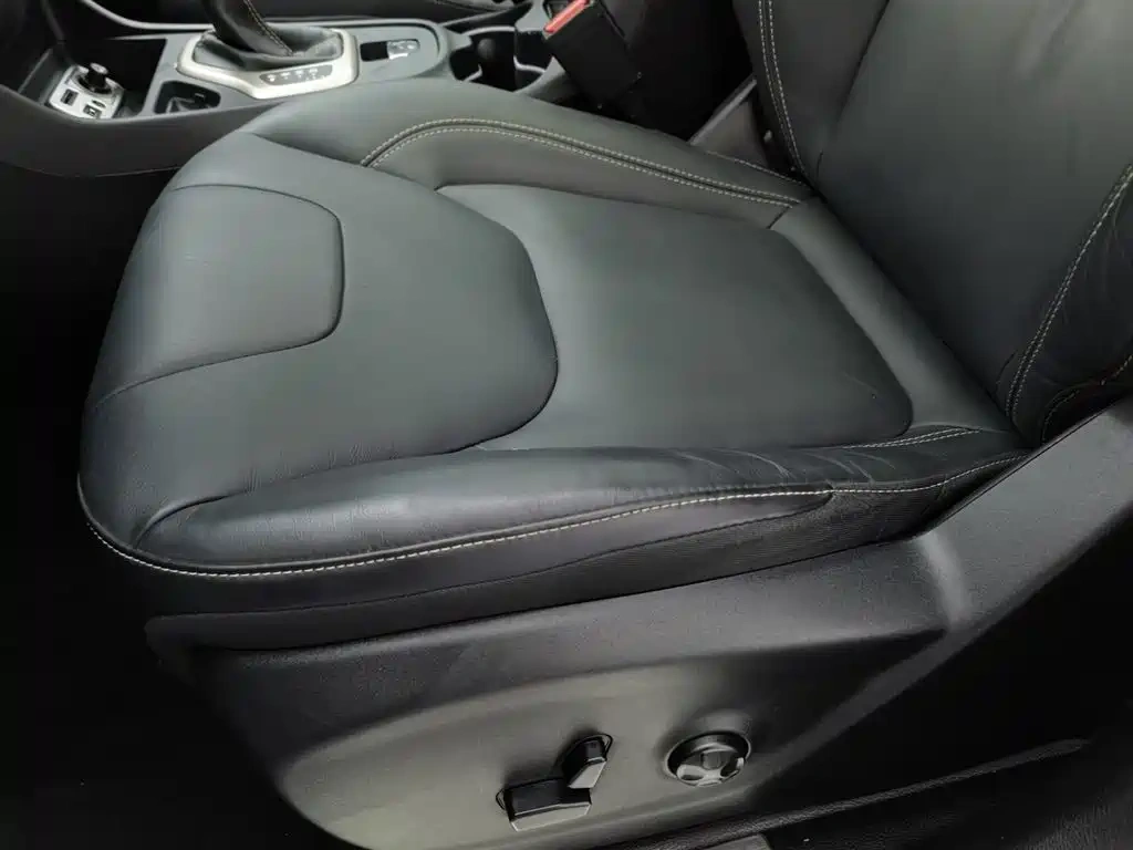 Jeep Cherokee 2016 2.0L Superior Edition