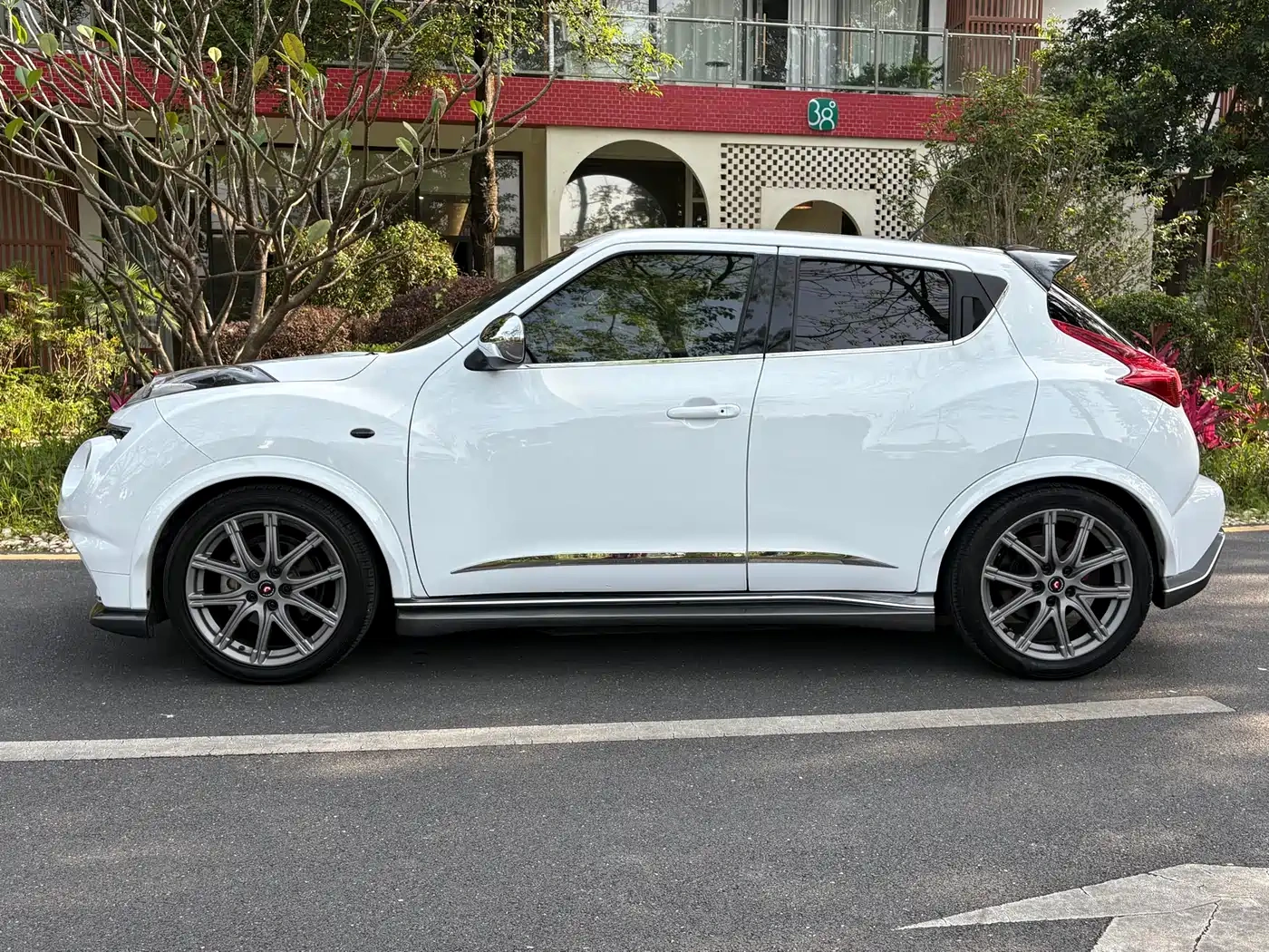 Infiniti Infiniti ESQ 2014 1.6L Free Edition