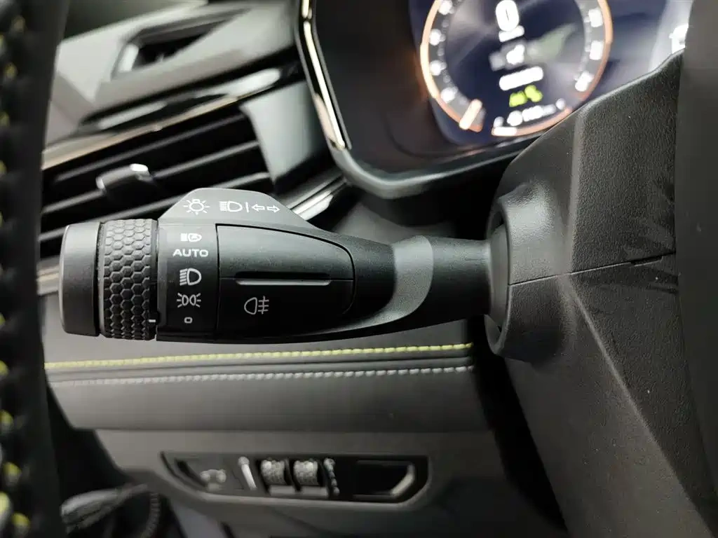 Lynk & Co Lynk & Co 06 2023 Remix 1.5T Power Halo