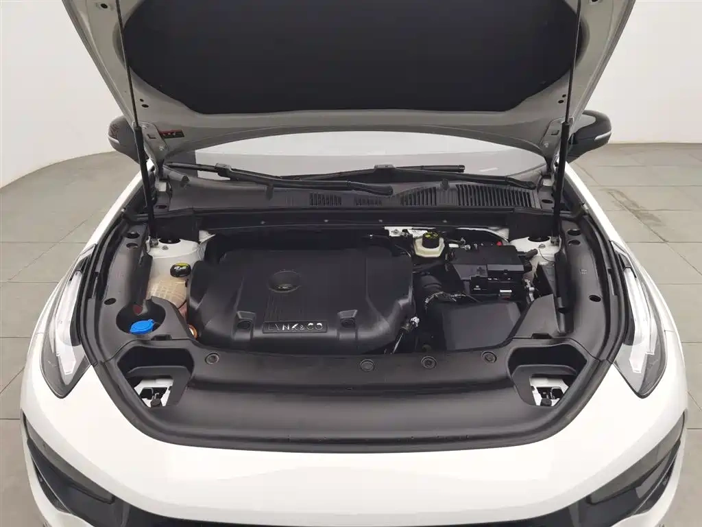 Lynk & Co Lynk & Co 02 Hatchback 2022 2.0TD Pro