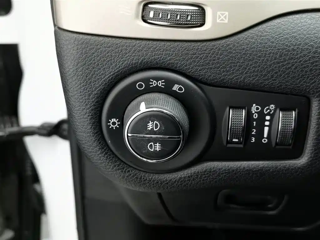 Jeep Cherokee 2016 2.0L Superior Edition