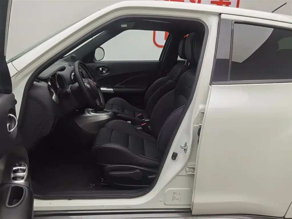 Infiniti Infiniti ESQ 2014 1.6L Free Edition
