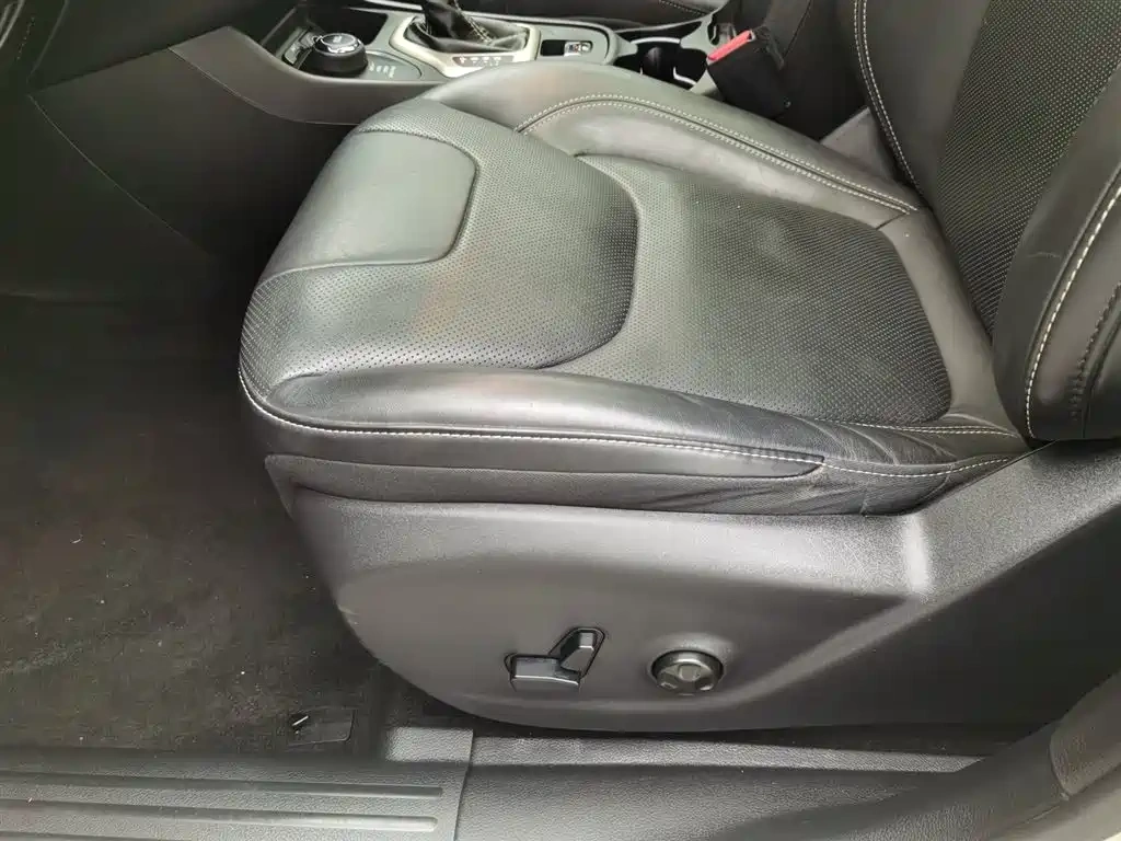 Jeep Cherokee 2017 2.4L Superior Edition