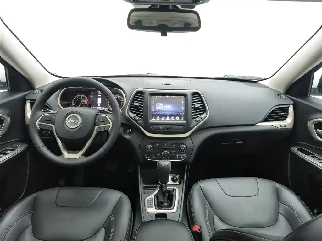 Jeep Cherokee 2016 2.0L Superior Edition