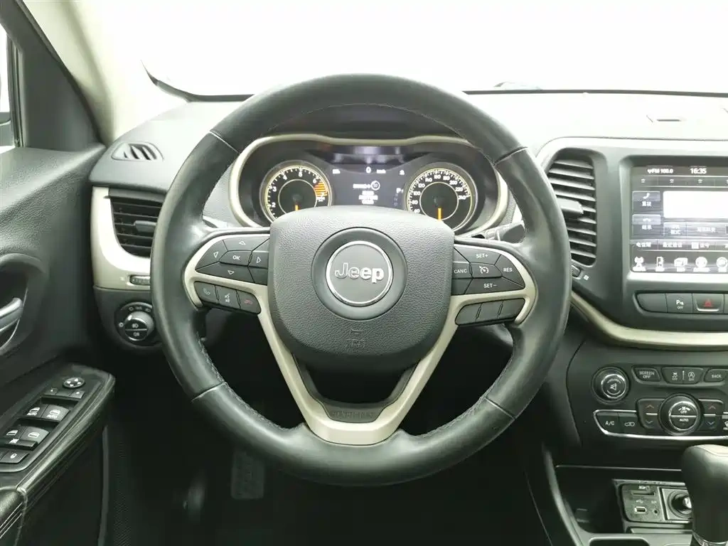 Jeep Cherokee 2017 2.0L Superior Edition