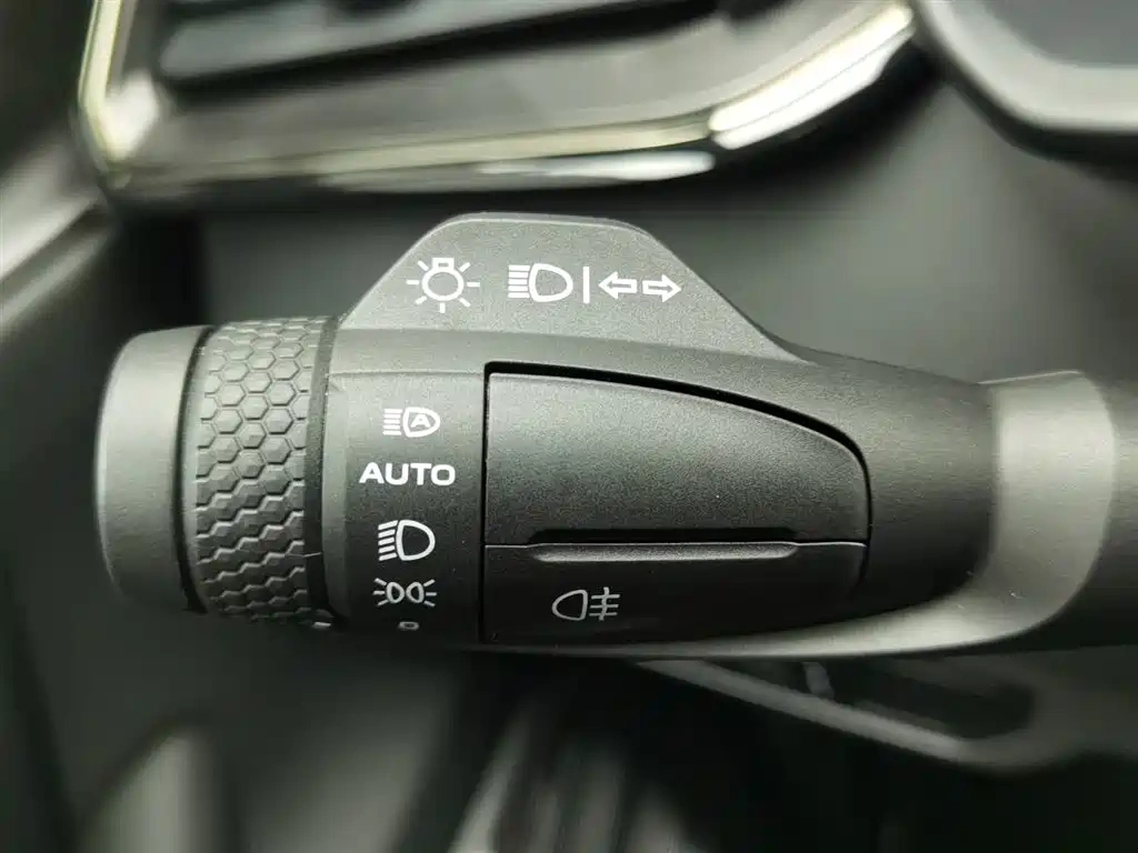 Lynk & Co Lynk & Co 06 2023 Remix 1.5T Power Halo