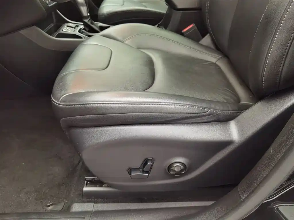 Jeep Cherokee 2020 2.0T 2WD Leading Edition
