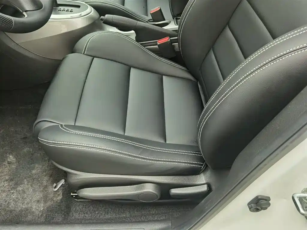 Infiniti Infiniti ESQ 2014 1.6L Free Edition
