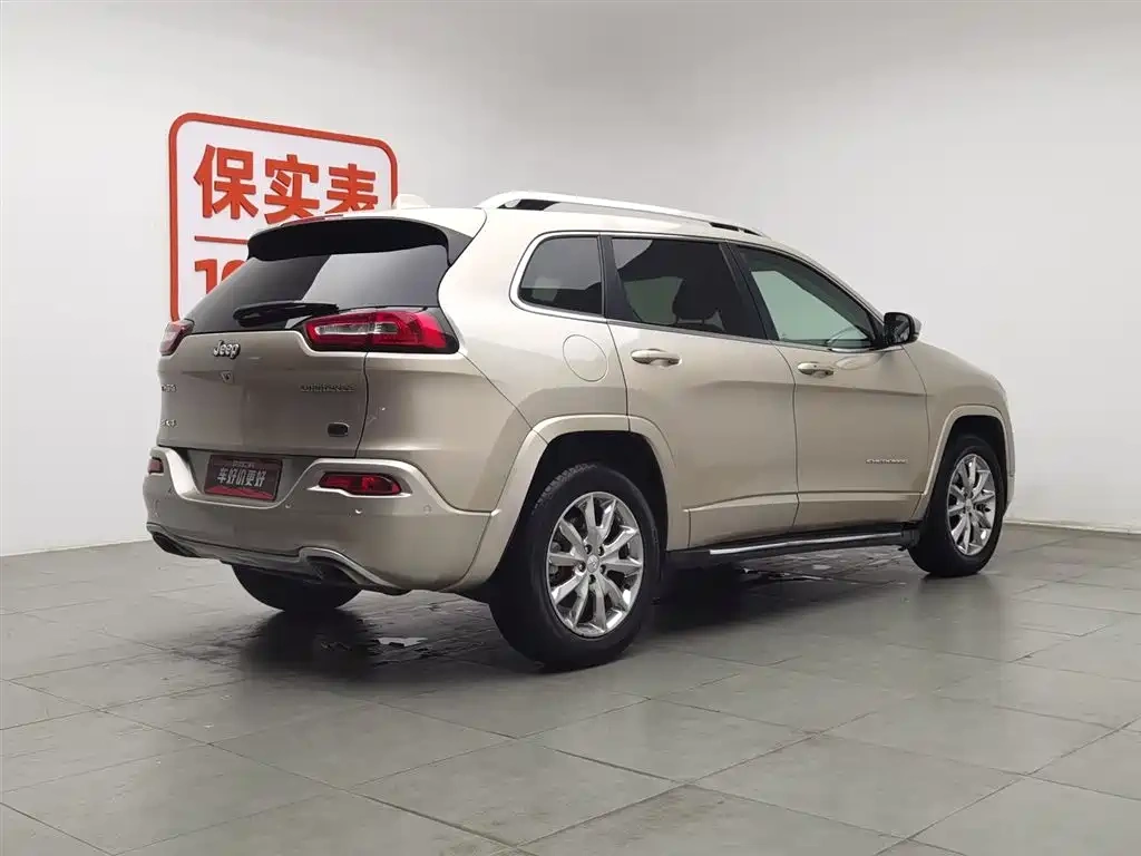 Jeep Cherokee 2017 2.4L Superior Edition