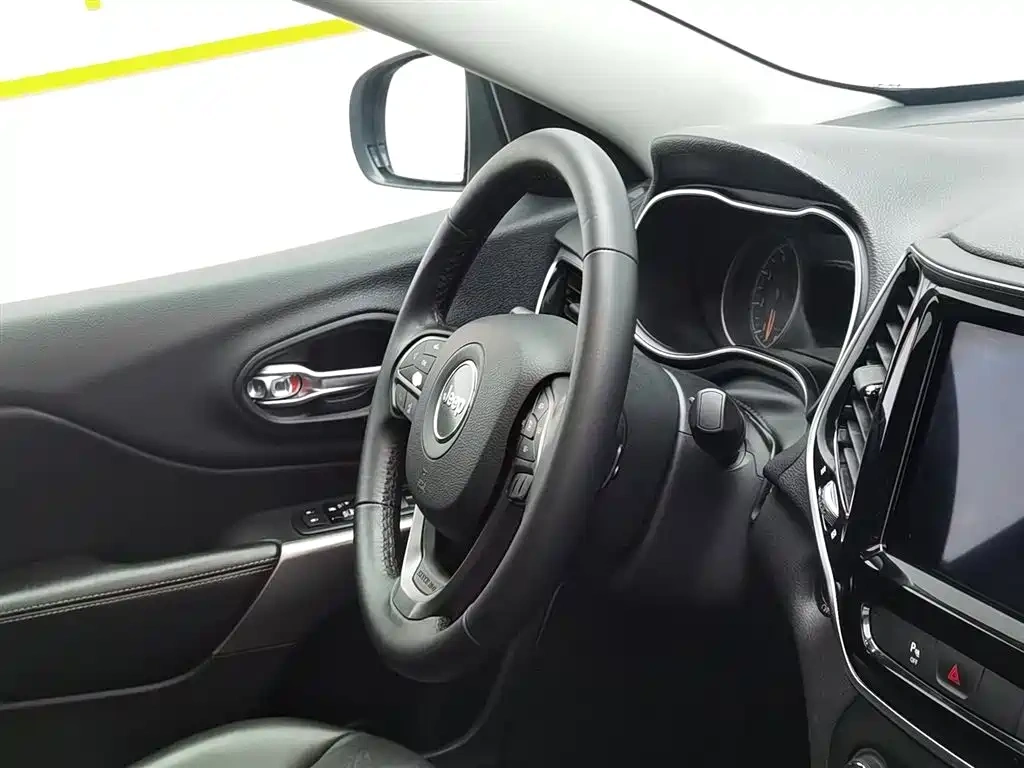 Jeep Cherokee 2020 2.0T 2WD Leading Edition