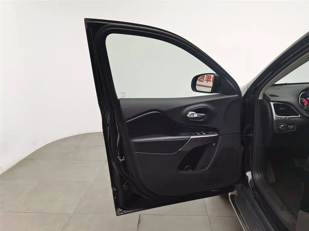 Jeep Cherokee 2020 2.0T 2WD Leading Edition