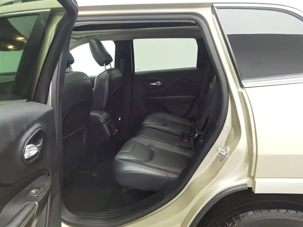 Jeep Cherokee 2017 2.4L Superior Edition