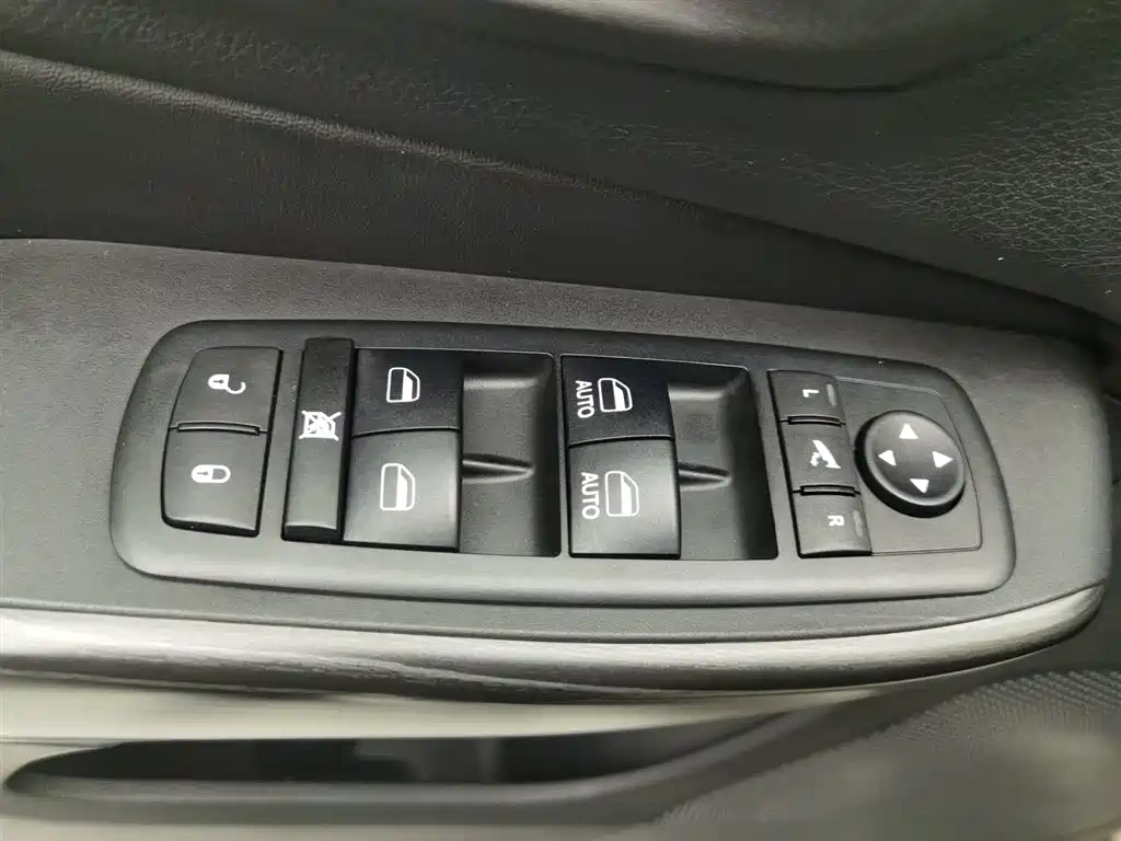 Jeep Cherokee 2017 2.4L Superior Edition