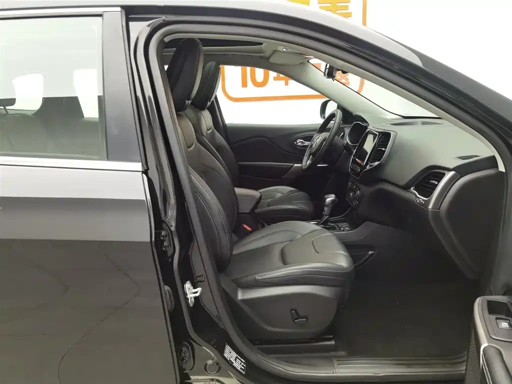 Jeep Cherokee 2020 2.0T 2WD Leading Edition