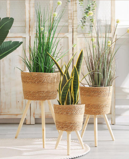 Standing Straw Woven Plant Basket with Tripod Wooden Legs, Elevated Floor Flower Pot Holder for Indoor Balcony Greenery Decor,www.kongzeglobal.com,Standing Straw Woven Plant Basket with Tripod Wooden Legs, Elevated Floor Flower Pot Holder for Indoor Balcony Greenery Decor-www.kongzeglobal.com
