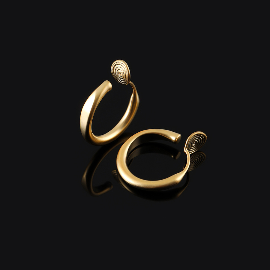 Retro Matte Gold Hoop Earrings — Minimalist Round Clip-ons (Mosquito Coil Style) for Non-Pierced Ears — Women's Jewelry