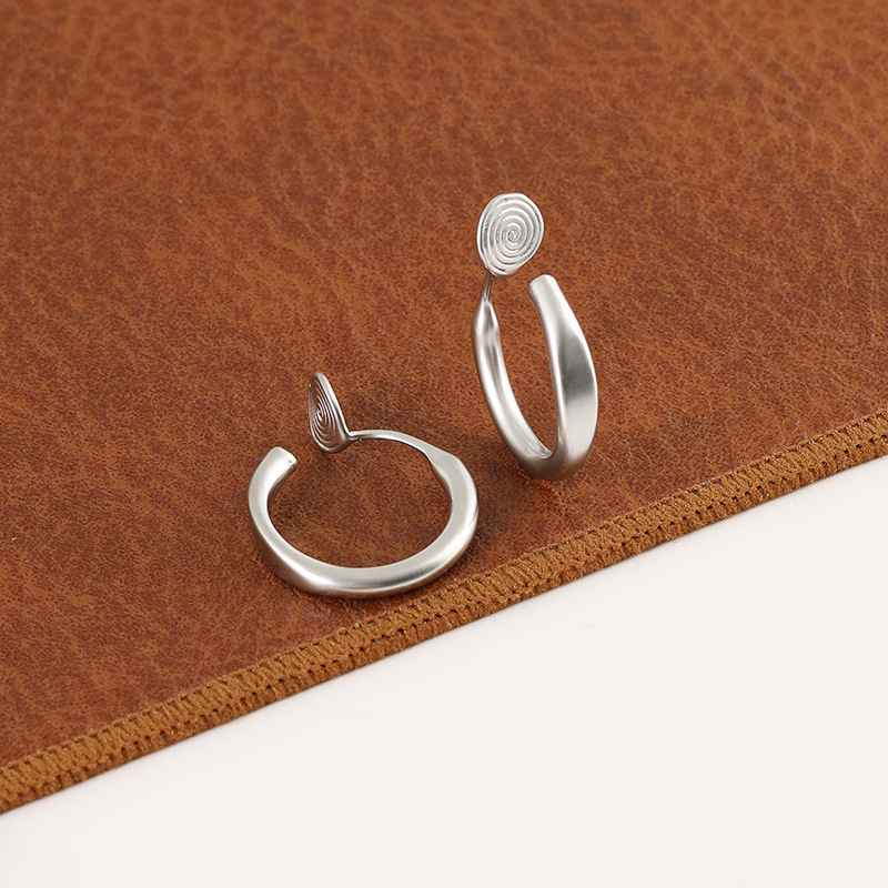 Retro Matte Gold Hoop Earrings — Minimalist Round Clip-ons (Mosquito Coil Style) for Non-Pierced Ears — Women's Jewelry