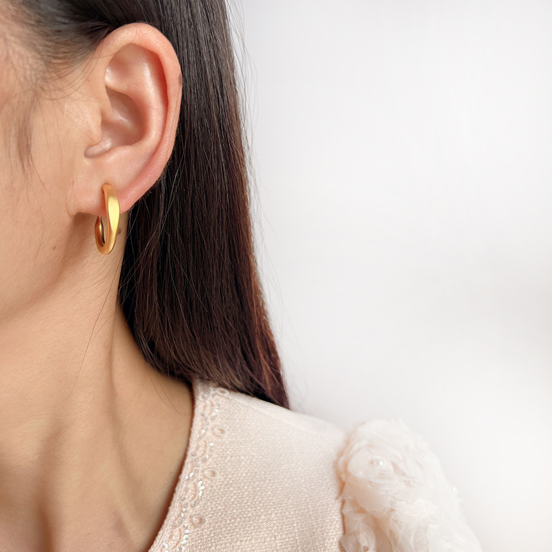 Retro Matte Gold Hoop Earrings — Minimalist Round Clip-ons (Mosquito Coil Style) for Non-Pierced Ears — Women's Jewelry
