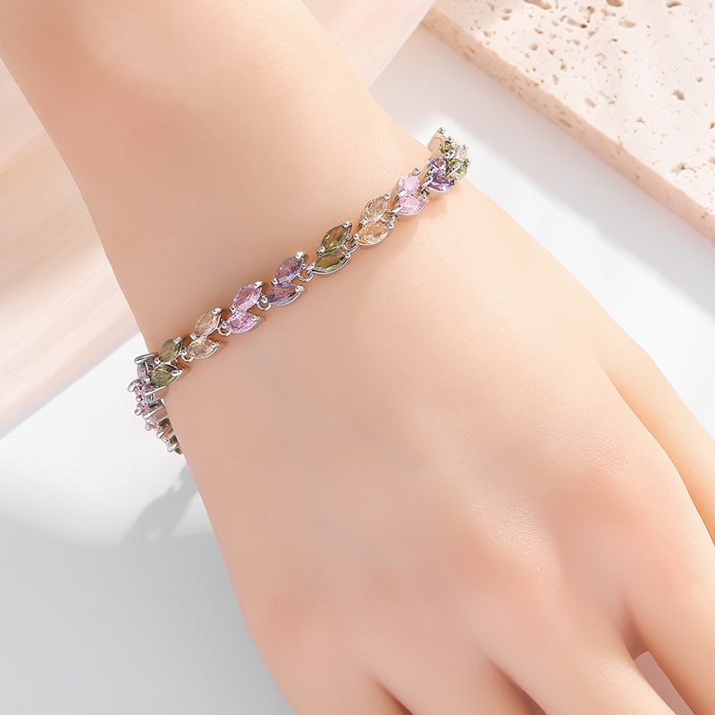 Hot-selling eco-friendly alloy zircon-inlaid small leaf electroplated bracelet for women fashionable and elegant jewelry wholesale