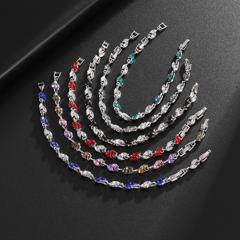 Hot-selling eco-friendly alloy zircon-inlaid small leaf electroplated bracelet for women fashionable and elegant jewelry wholesale