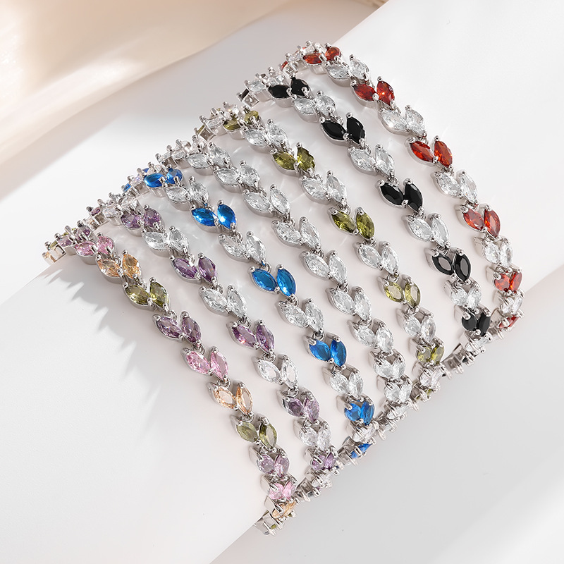 Hot-selling eco-friendly alloy zircon-inlaid small leaf electroplated bracelet for women fashionable and elegant jewelry wholesale