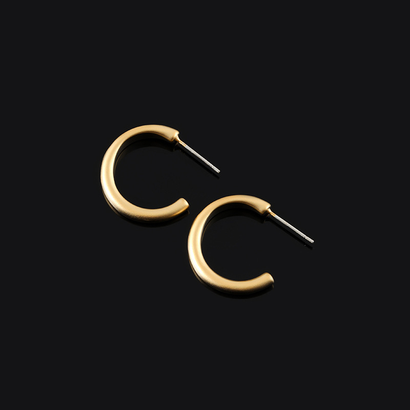 Retro Matte Gold Hoop Earrings — Minimalist Round Clip-ons (Mosquito Coil Style) for Non-Pierced Ears — Women's Jewelry