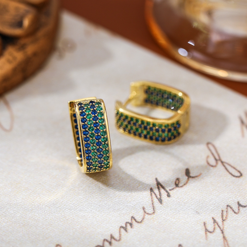 New style of elegant and sophisticated copper-plated gold emerald micro-set zircon earrings.