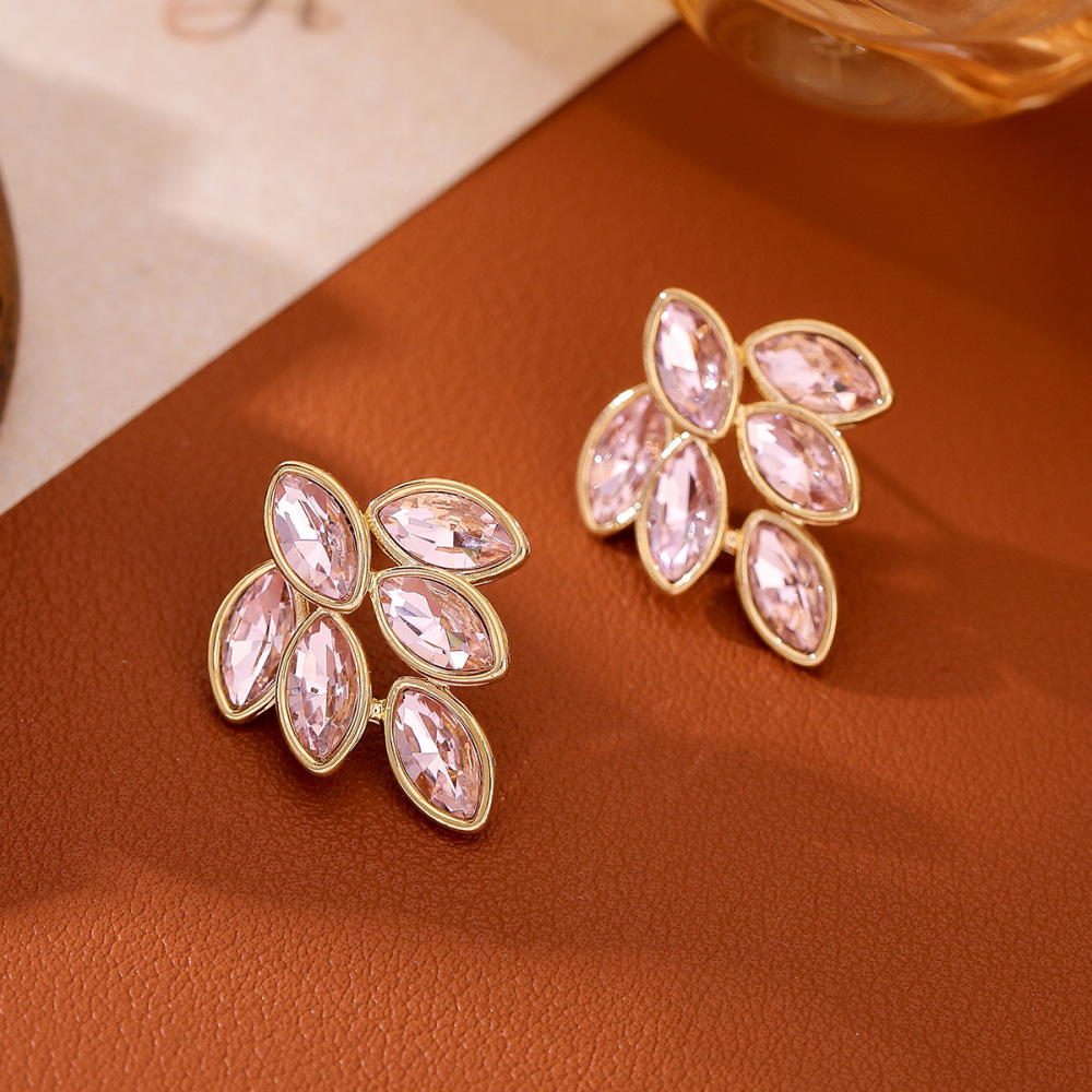 Fashionable gradient cloud-shaped freshwater pearl S925 silver needle ice-themed elegant and sophisticated earrings
