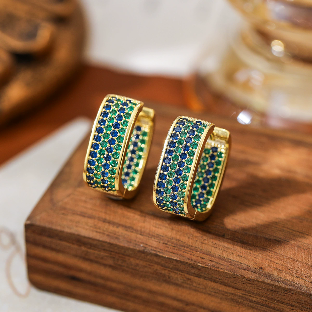 New style of elegant and sophisticated copper-plated gold emerald micro-set zircon earrings.