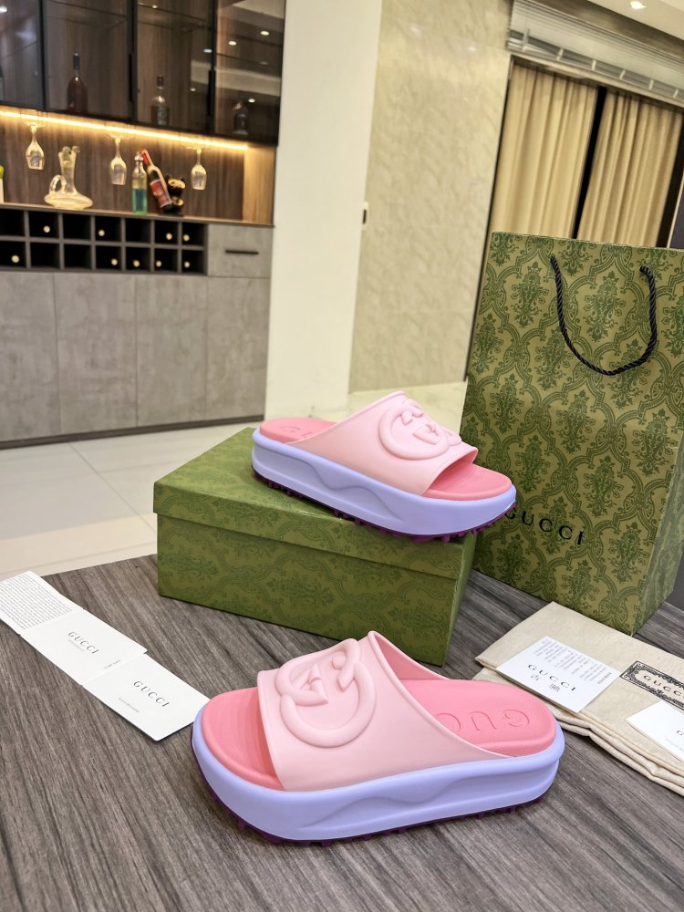 Gucci Platform slides Pink