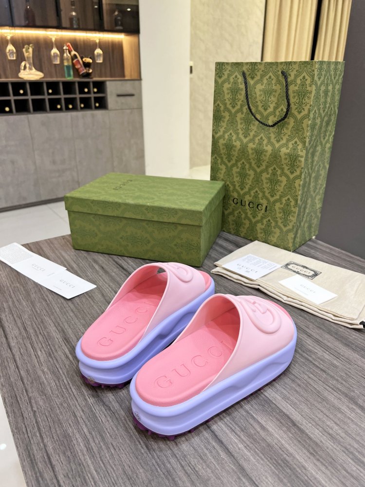 Gucci Platform slides Pink