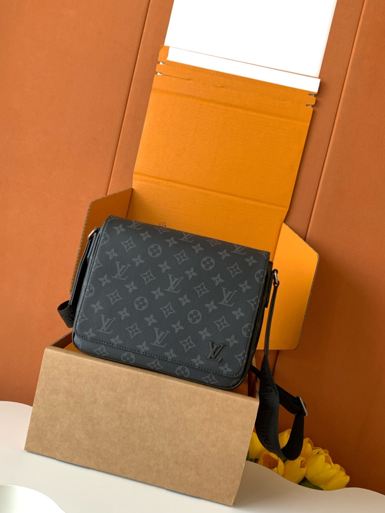 LV 𝐃𝐢𝐬𝐭𝐫𝐢𝐜𝐭 Shoulder Bag M46255