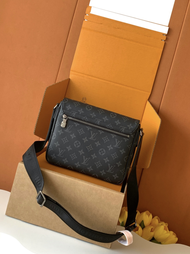 LV 𝐃𝐢𝐬𝐭𝐫𝐢𝐜𝐭 Shoulder Bag M46255